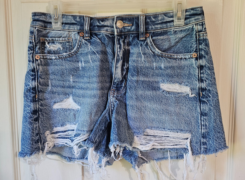 American Eagle Mom Shorts Women 6 Blue Denim Distressed Ripped Raw Hem High Rise